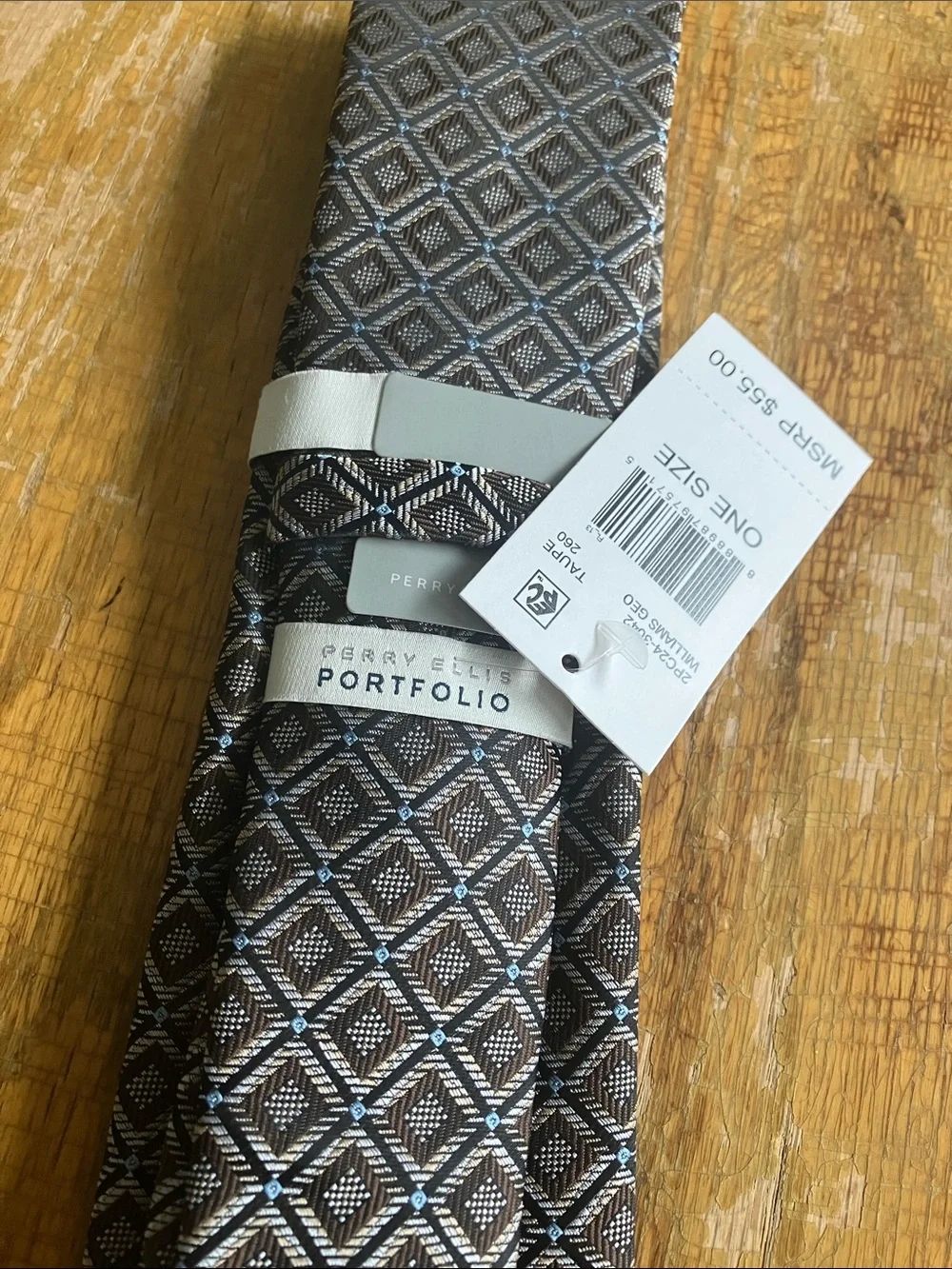 Perry Ellis classic geometric